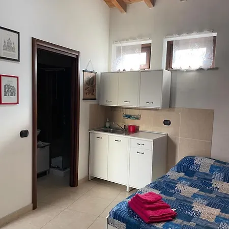 Court בית הארחה Galliate